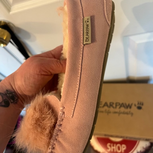 BearPaw Pink and Cream Slippers with Pom Poms Brand New in Box - Picture 2 of 3